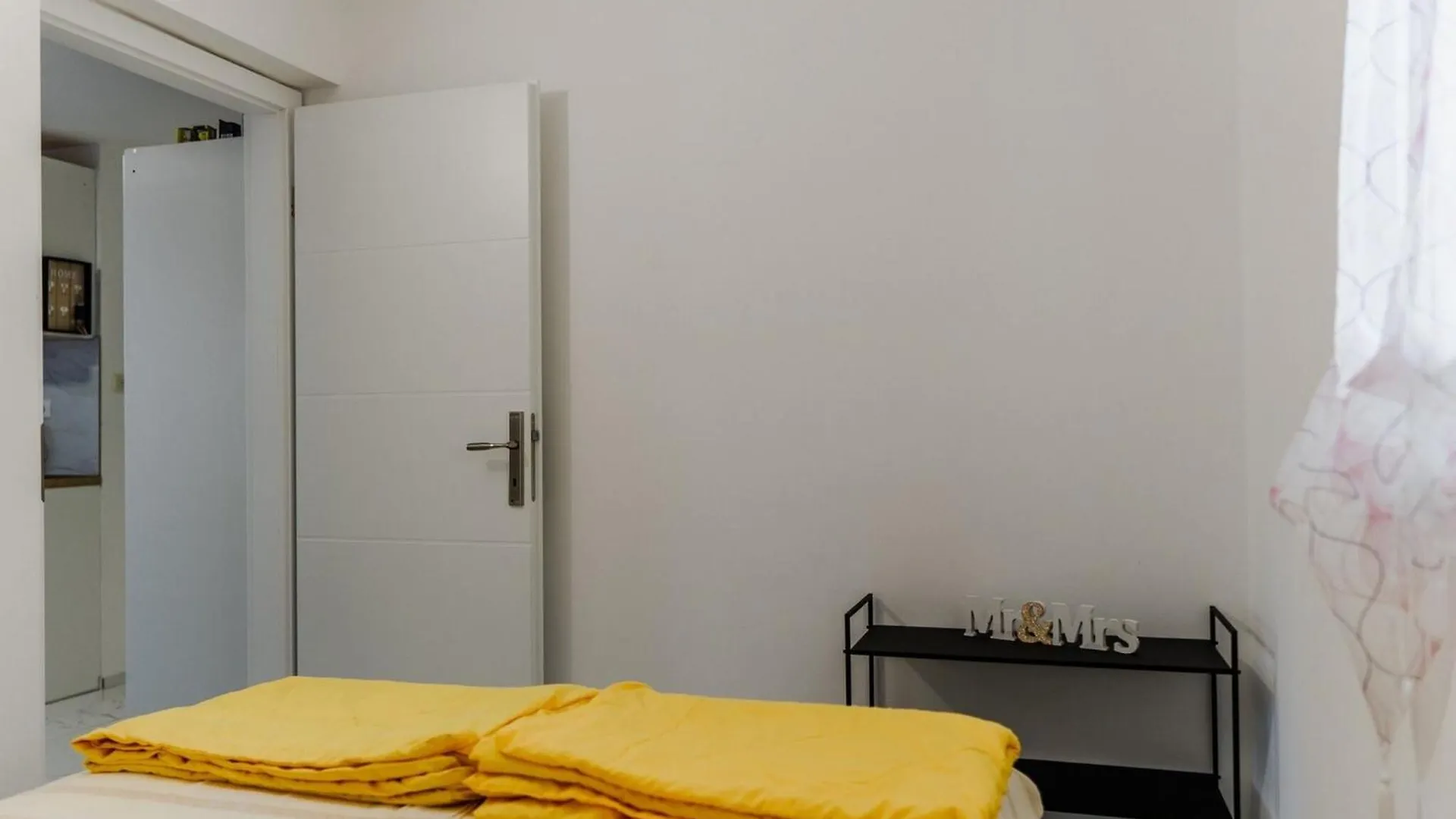 ויר Apartments Kristija 0*,