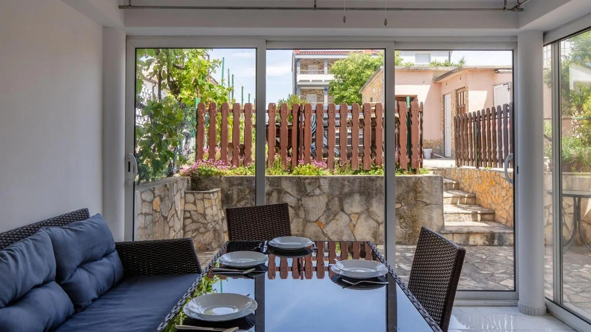ויר Apartments Kristija